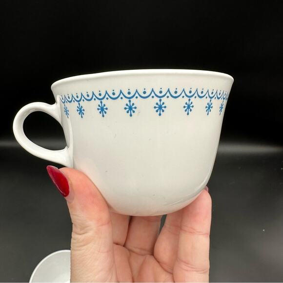 X4 Vintage Corelle Livingware Blue Garland Snowflake Tea Cup Mugs holiday kitsch - Picture 5 of 5